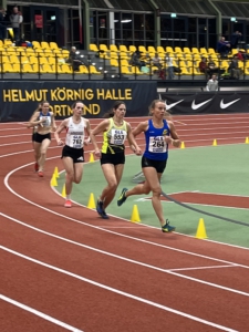 Deutschen Hallenmasters in Dortmund Carmen Keppler vom SV Oberkollbach überrascht mit 2 persönlichen Bestzeiten und holt den Vizemeistertitel über 1500 Meter in den Kreis Calw