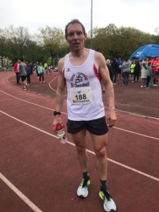 Roland Golderer mischt beim Wieslocher Stadtlauf vorne mit